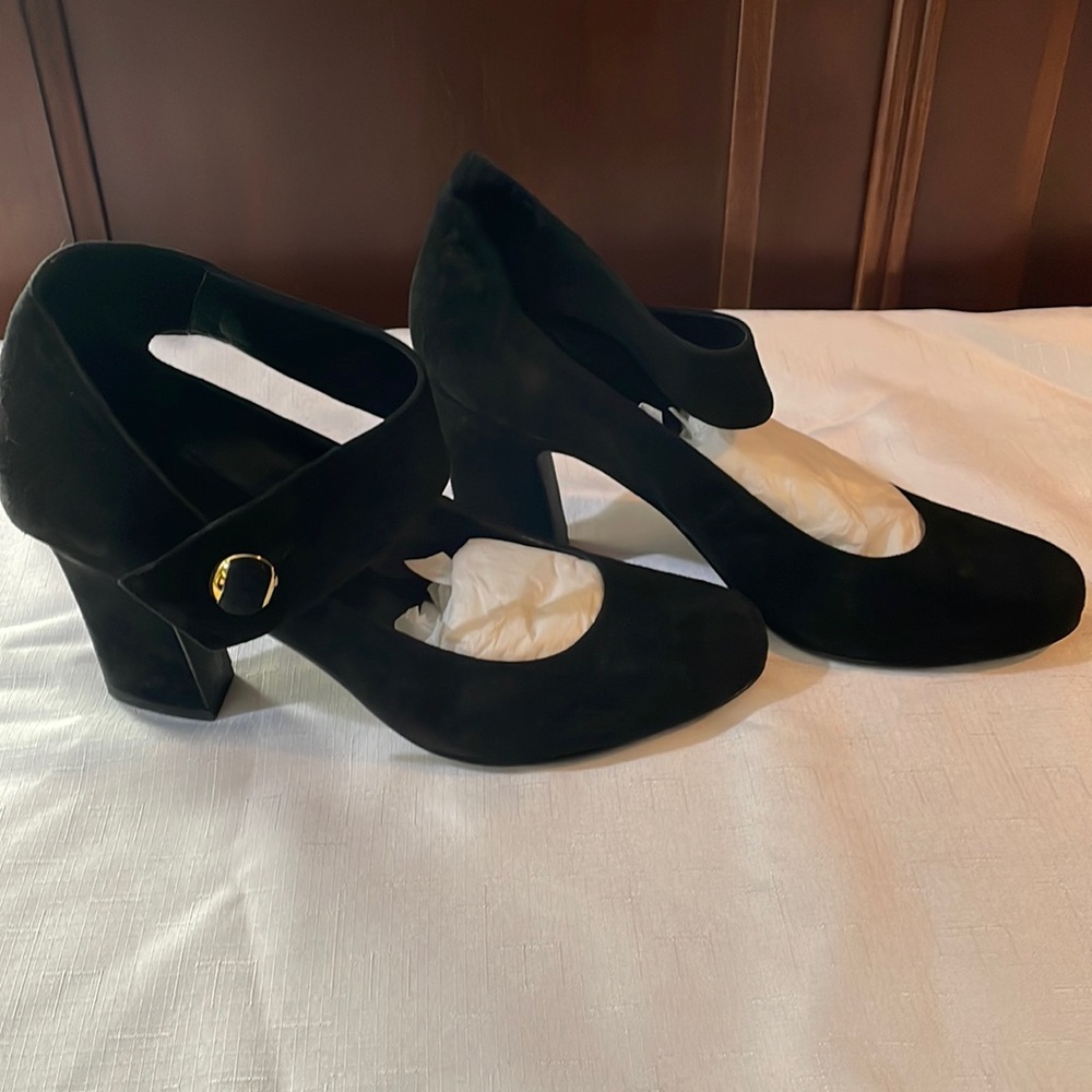 B. Makowsky Women’s Suede Black Pumps size 9